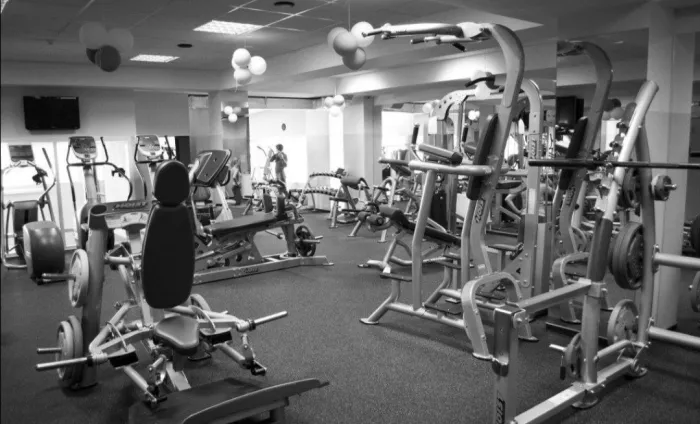 Фитнес клуб с бассейном "Fresh fitness" На Дзержинского