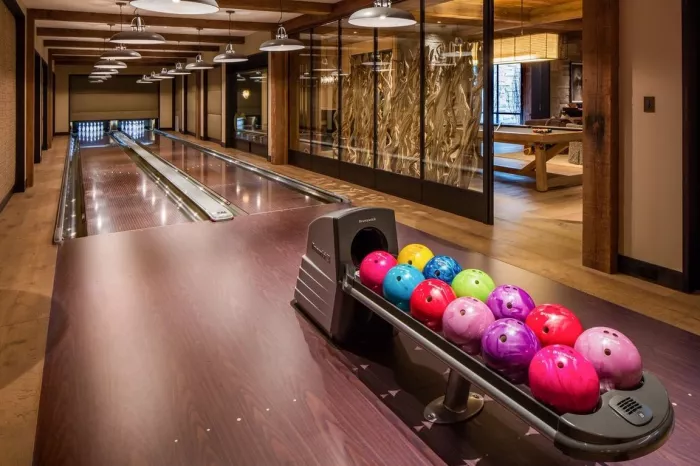 Боулинг-клуб "Funky Lanes Bowling Centre"