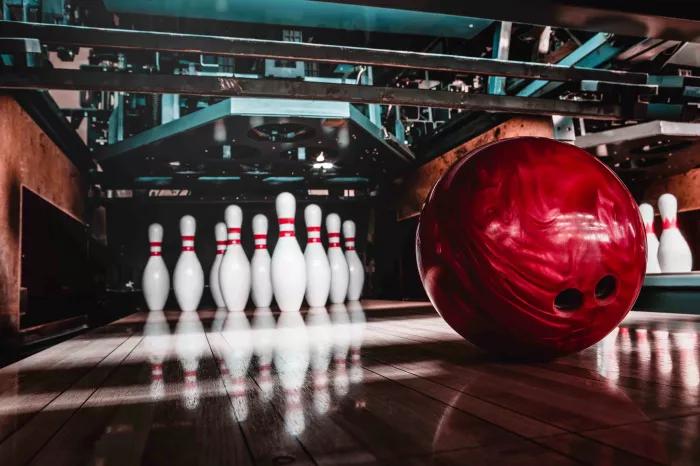 Боулинг-клуб "Lanes & Games Bowling Club"