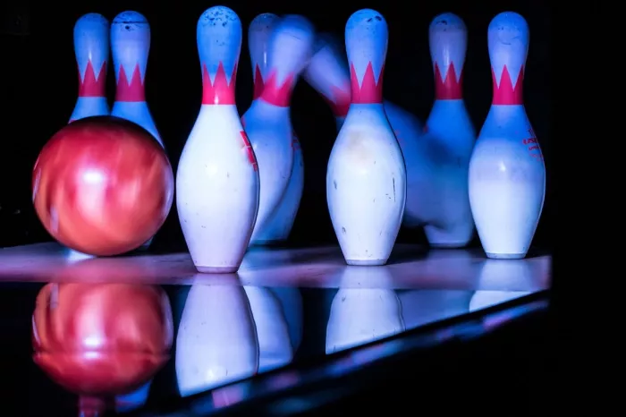 Боулинг-клуб "Lanes & Games Bowling Club"