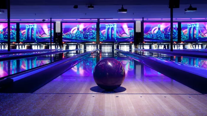 Боулинг-клуб "Golden Ball Billiards & Bowling"