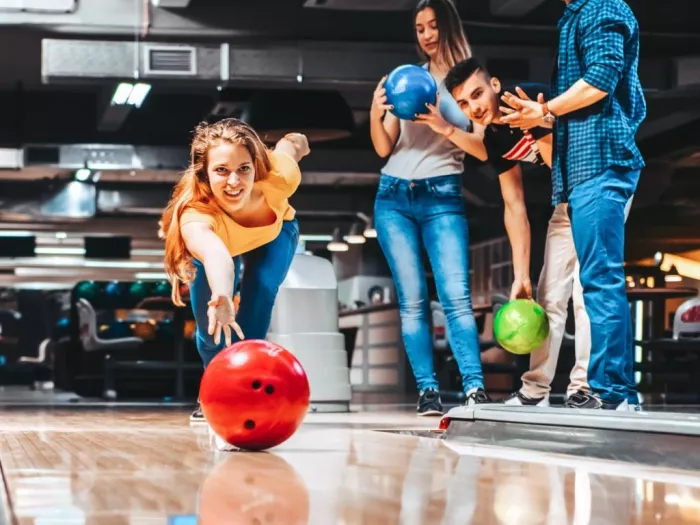 Боулинг-клуб "Golden Ball Billiards & Bowling"
