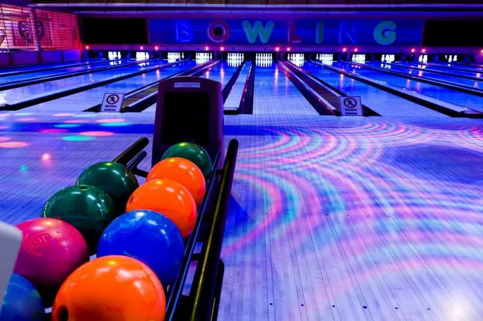 Боулинг-клуб "Golden Ball Billiards & Bowling"