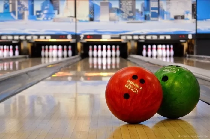 Боулинг-клуб "Cosmic Bowling"