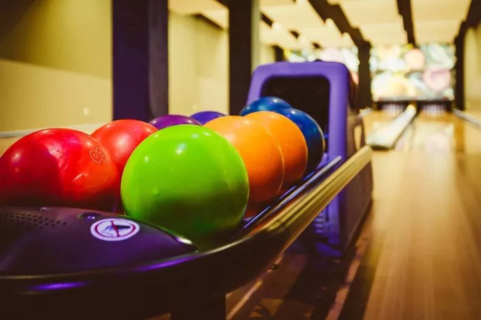 Боулинг-клуб "Cosmic Bowling"