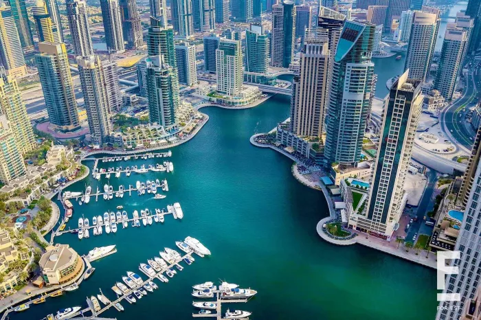 Городской пляж "Dubai Marina beach"