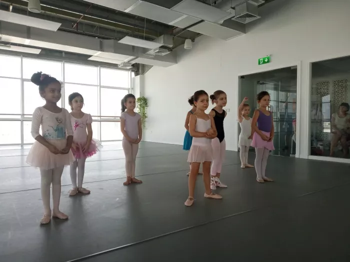 Школа танцев "Dubai Dance Academy"