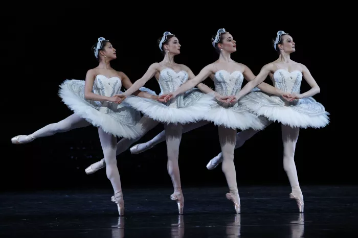 Школа танцев "Dubai Dance Academy"