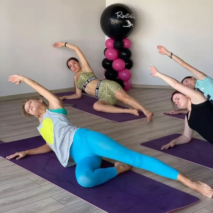 Студия фитнеса "Restretch"