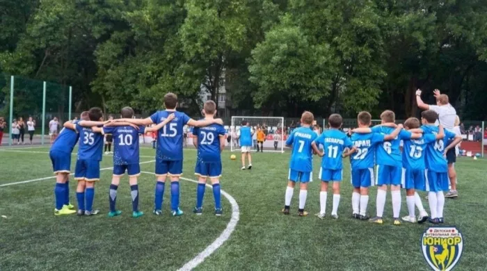 Детская футбольная школа "Юниор"