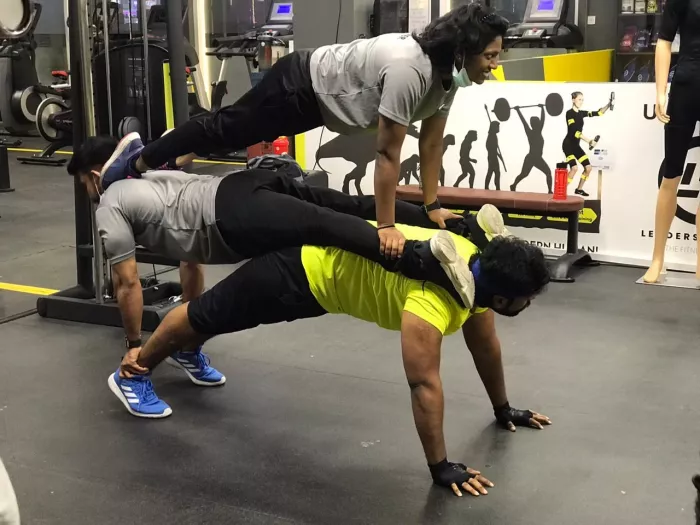 Фитнес "Leaders Fitness"
