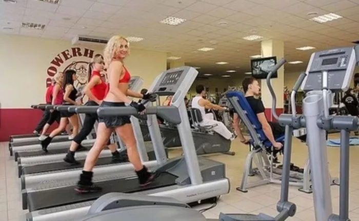 Фитнес центр "Powerhouse Gym"