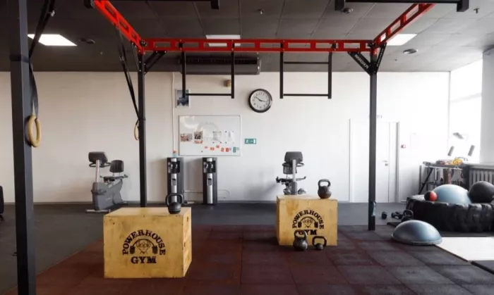 Фитнес центр "Powerhouse Gym"
