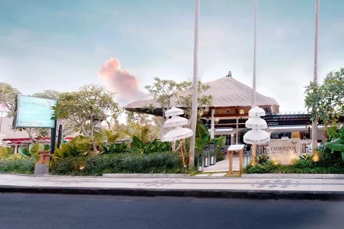 Ресторан-бар "Oswego Bali Bar & Dining"