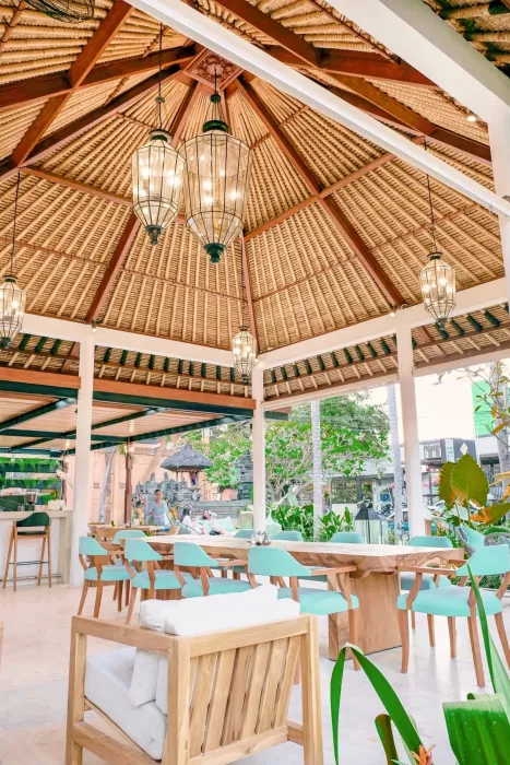 Ресторан-бар "Oswego Bali Bar & Dining"