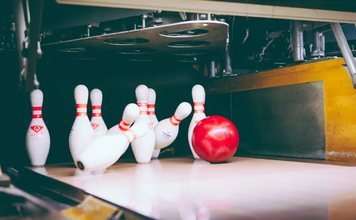 Боулинг-клуб "LazerBowl Zavod"