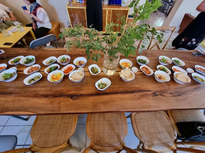 Кафе "Hummus Kimchi"