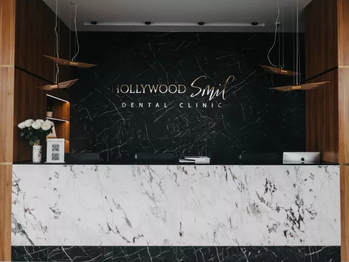 Стоматологическая клиника "Hollywood Smile"