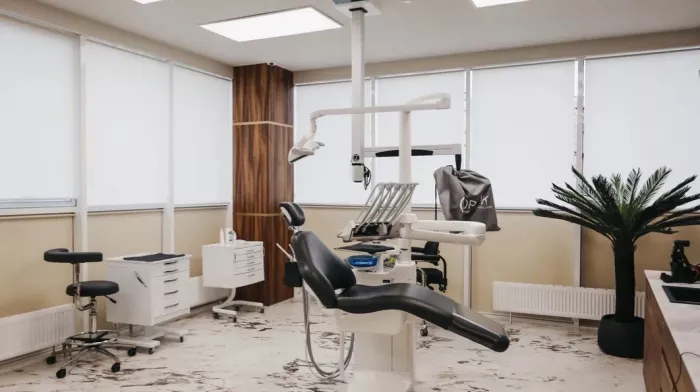 Стоматологическая клиника "Hollywood Smile"