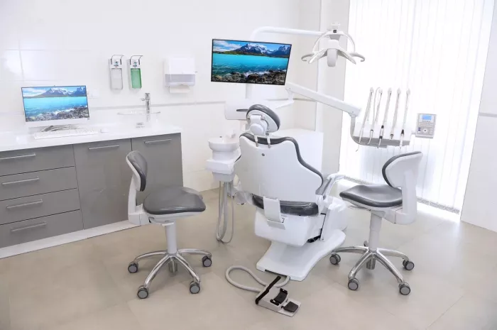 Стоматологическая клиника "Dentalroom"