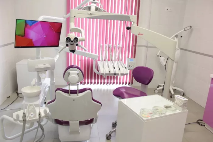 Стоматологическая клиника "Dentalroom"