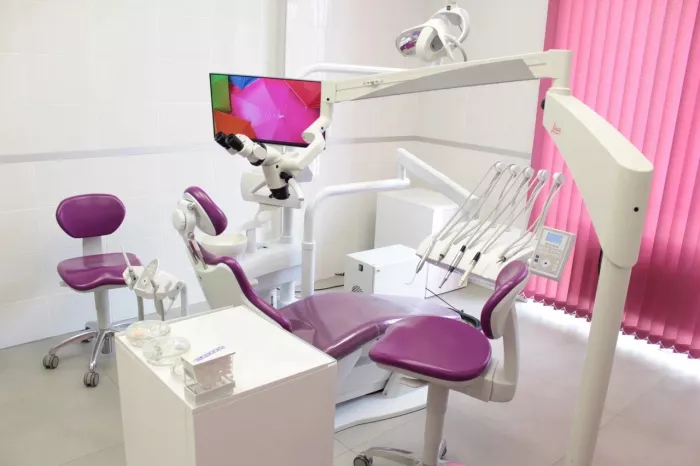 Стоматологическая клиника "Dentalroom"