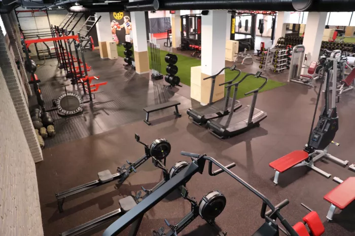 Спортивный комплекс "Gold`s Gym"