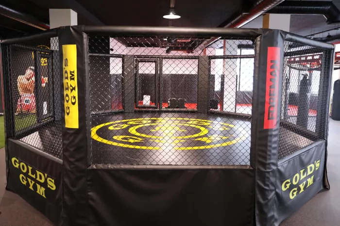 Спортивный комплекс "Gold`s Gym"