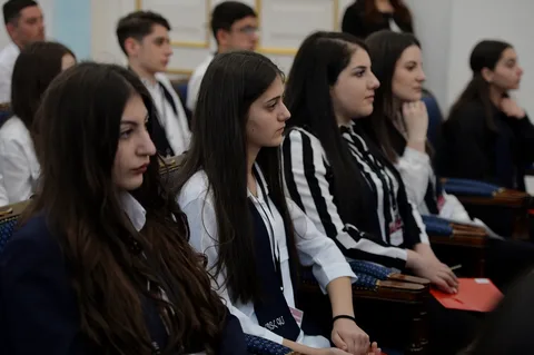 Образование в "Ширакский государственный университет"