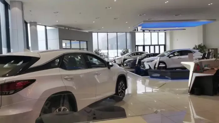 Автосалон "Тойота центр"