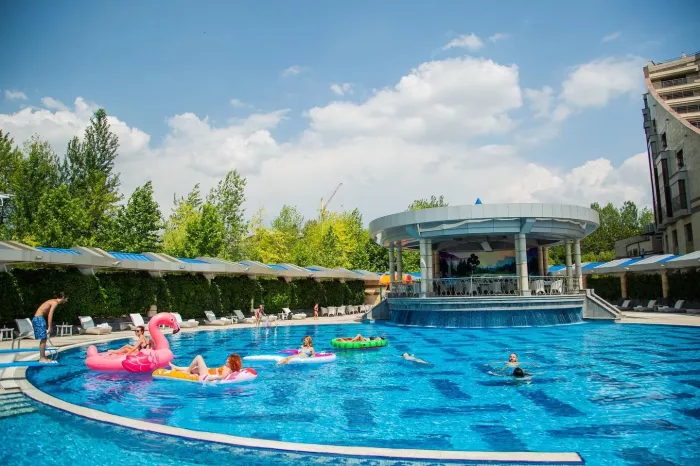 Бассейн "Multi Grand Pharaon Hotel"