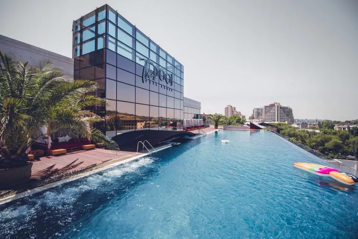 Бассейн "The Pool"