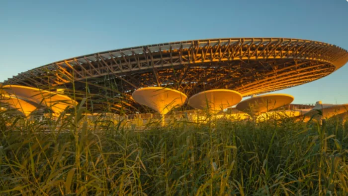 Площадь «Al Wasl Plaza» в "сердце" района Expo City