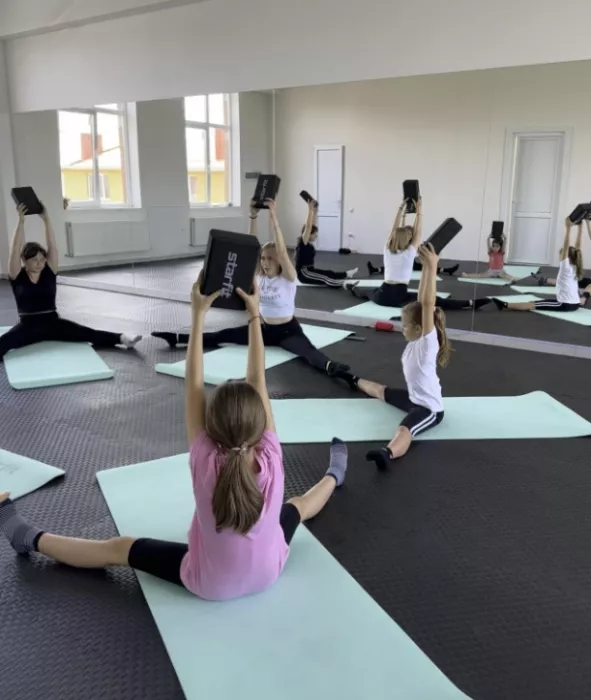 Студия растяжки, танцев и фитнеса "As fit"