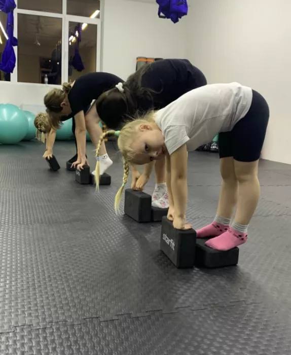Студия растяжки, танцев и фитнеса "As fit"