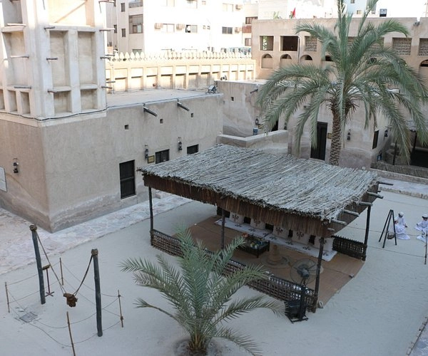 Культурно-историческое наследие "Al Ahmadiya и Heritage House"