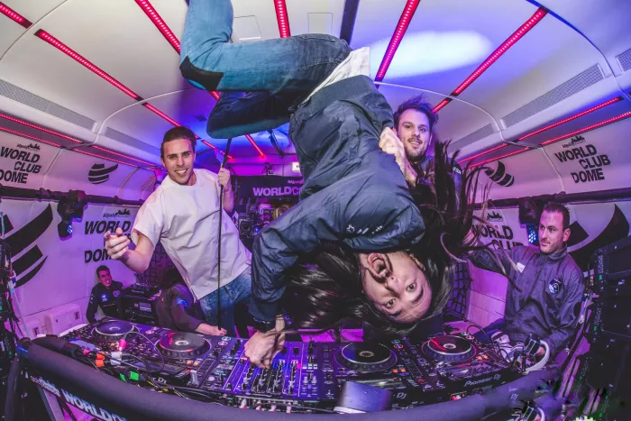 Клуб "Zero Gravity"