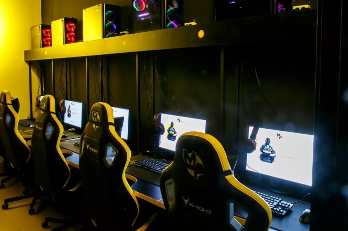 Киберспортивный компьютерный клуб "Meta4Pro Bootcamp" на Лермонтовской