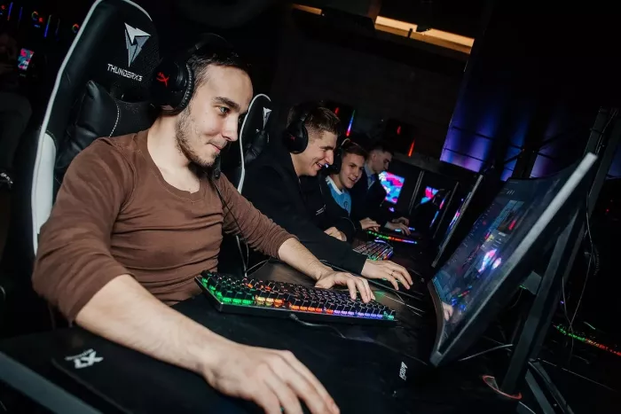 Компьютерный клуб "Forward Gaming"