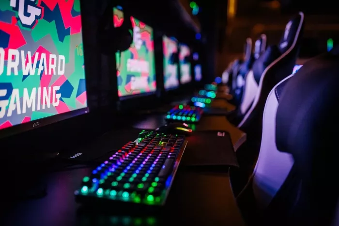 Компьютерный клуб "Forward Gaming"