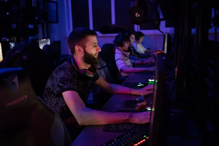 Компьютерный клуб "Digital Clan" на Выборной