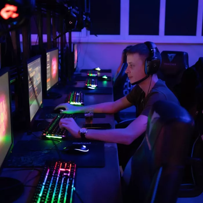 Компьютерный клуб "Digital Clan" на Выборной
