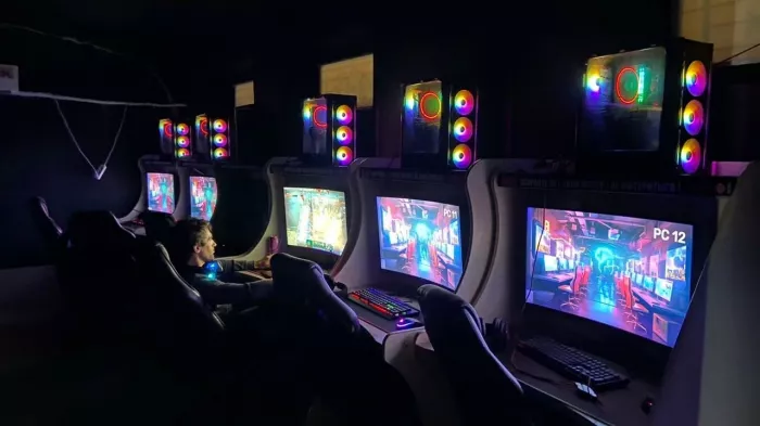 Компьютерный клуб "Playstation"