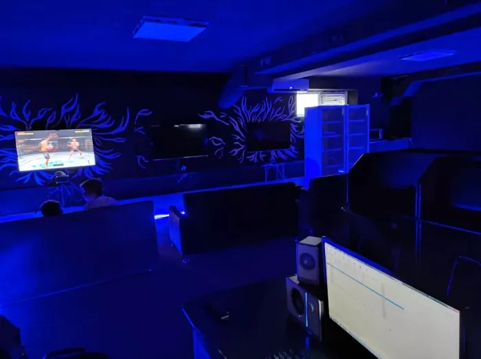 Компьютерный клуб "Playstation"