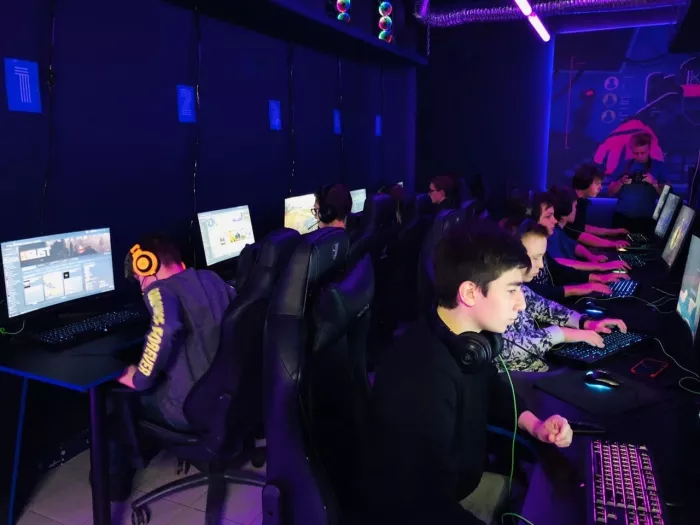 Кибер клуб "YouPlay" на Сокольническом Кругу