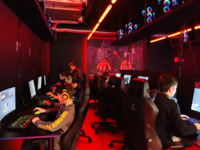 Кибер клуб "YouPlay" на Сокольническом Кругу