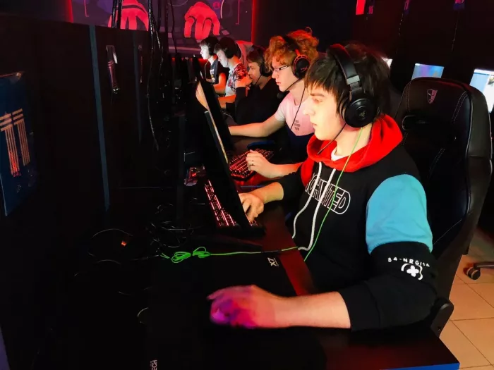 Кибер клуб "YouPlay" на Сокольническом Кругу