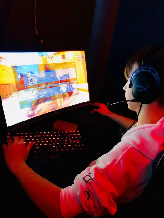 Кибер клуб "YouPlay" на Сокольническом Кругу