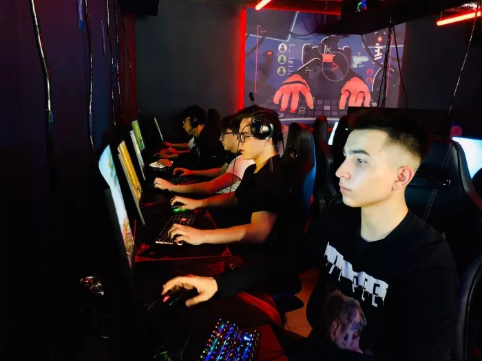 Кибер клуб "YouPlay" на Сокольническом Кругу