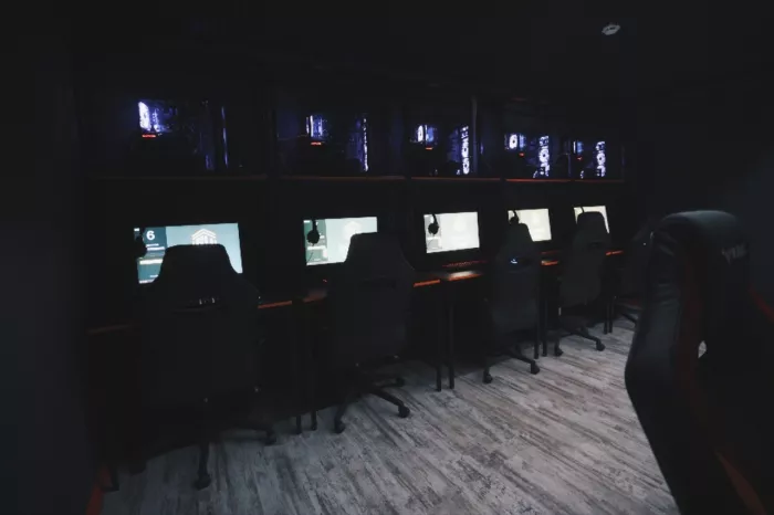 Компьютерный клуб "Battle Hall"